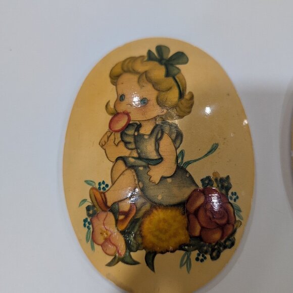 Vintage Chalkware Wall Hanging Ovals Featuring Little Girls - Picture 3 of 4